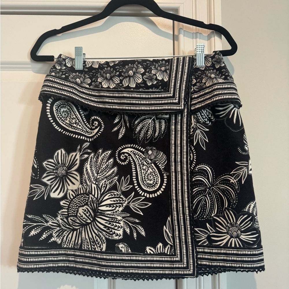 NWT Farm Rio Paisley Black and White Women's Skirt